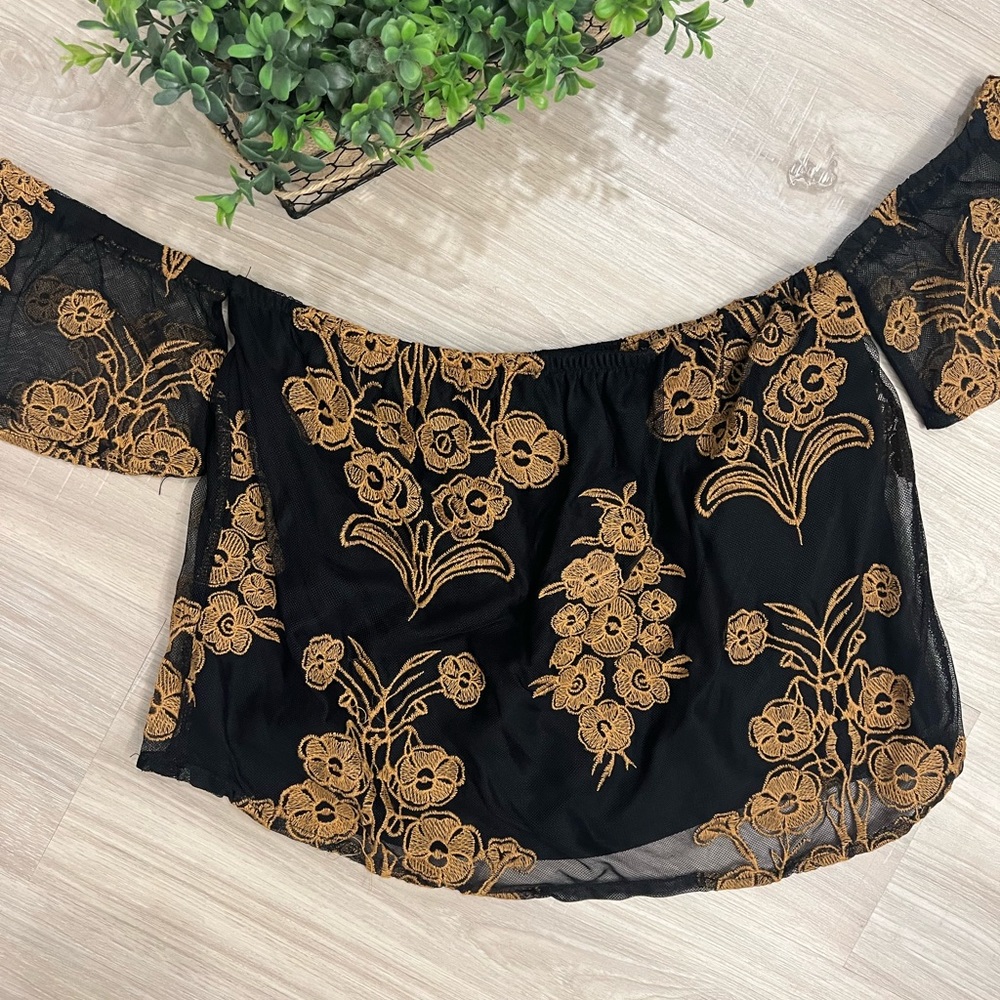 GLAMOROUS Shoulder Shirt